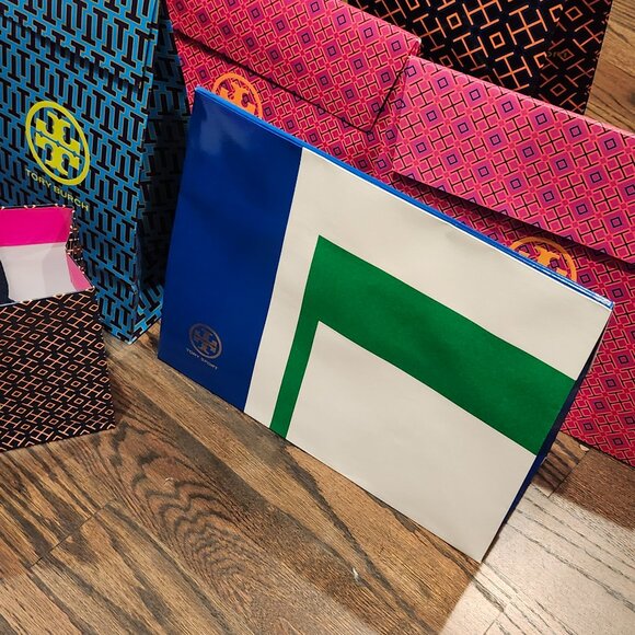 9 Tory Burch shopping bags and gift boxes - Picture 3 of 3